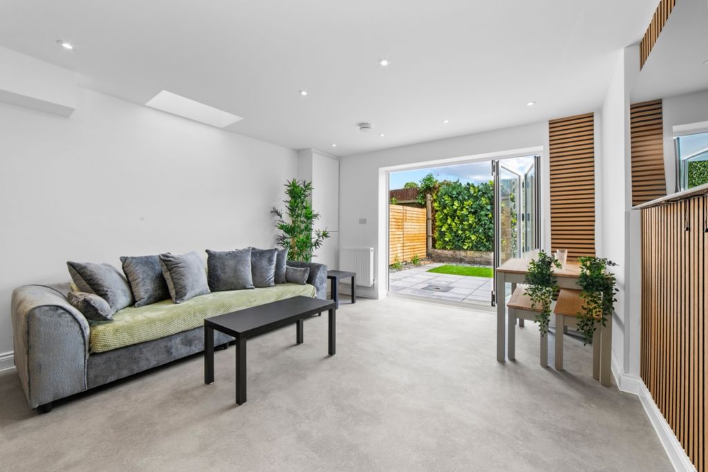 Property photo 1 of 16 Lrg_Rumney-Street-3 (1)
