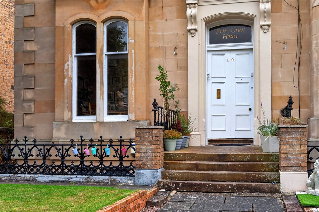Property photo 2 of 15 Mayfield Gardens