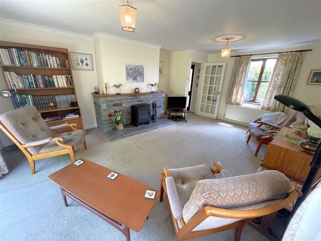 Property photo 3 of 22 Sitting Room.Jpg