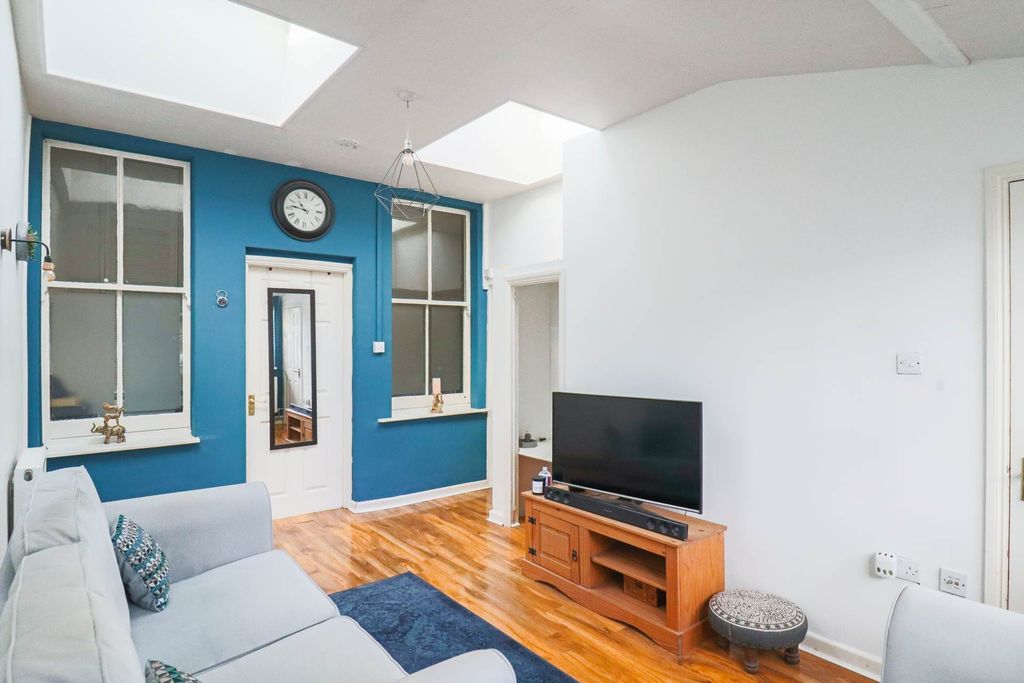 Property photo 3 of 12