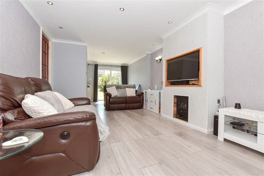 Property photo 2 of 13 Lounge