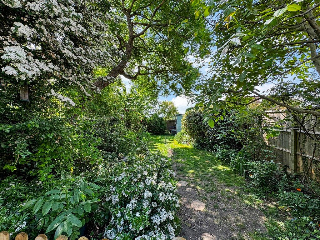 Property photo 3 of 16 Rear Gard 1