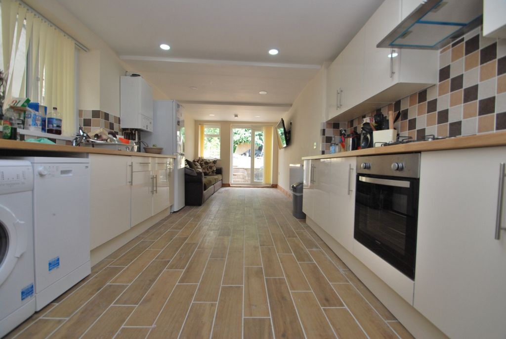 Property photo 2 of 9 Photo 3