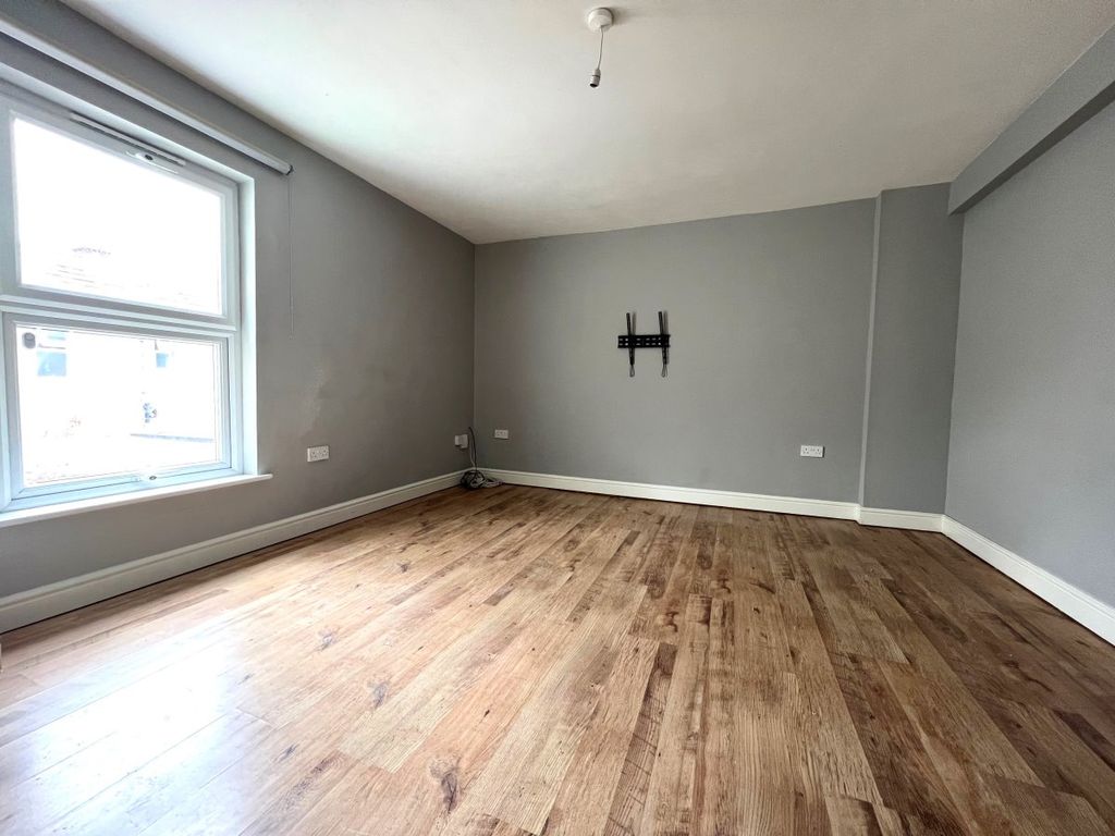 Property photo 2 of 4 Gallery