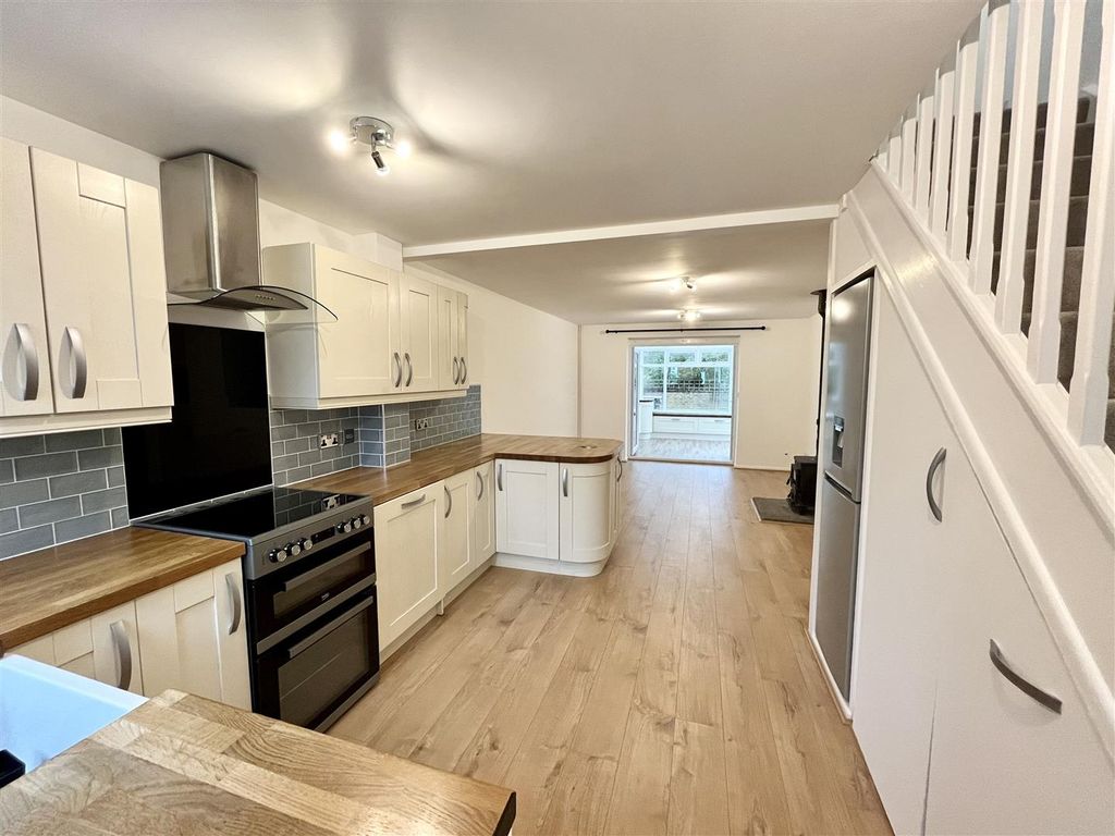 Property photo 2 of 10 Kitchen