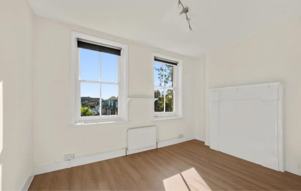 Property photo 1 of 7 Teddington Bedroom 2.Jpg