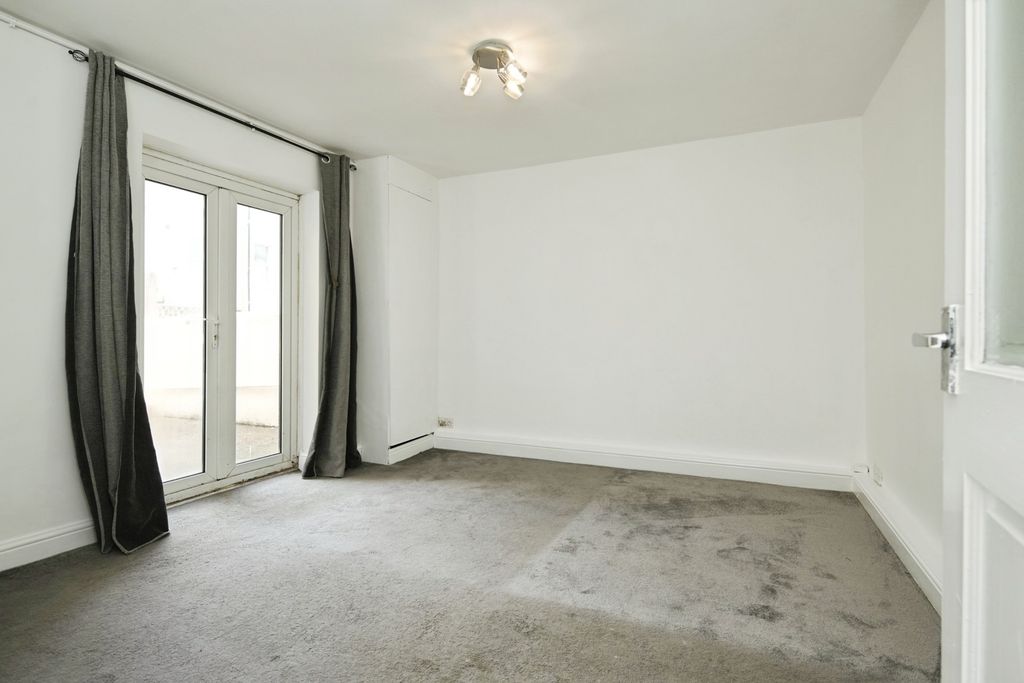 Property photo 2 of 19 Pbox-Img.Jpg