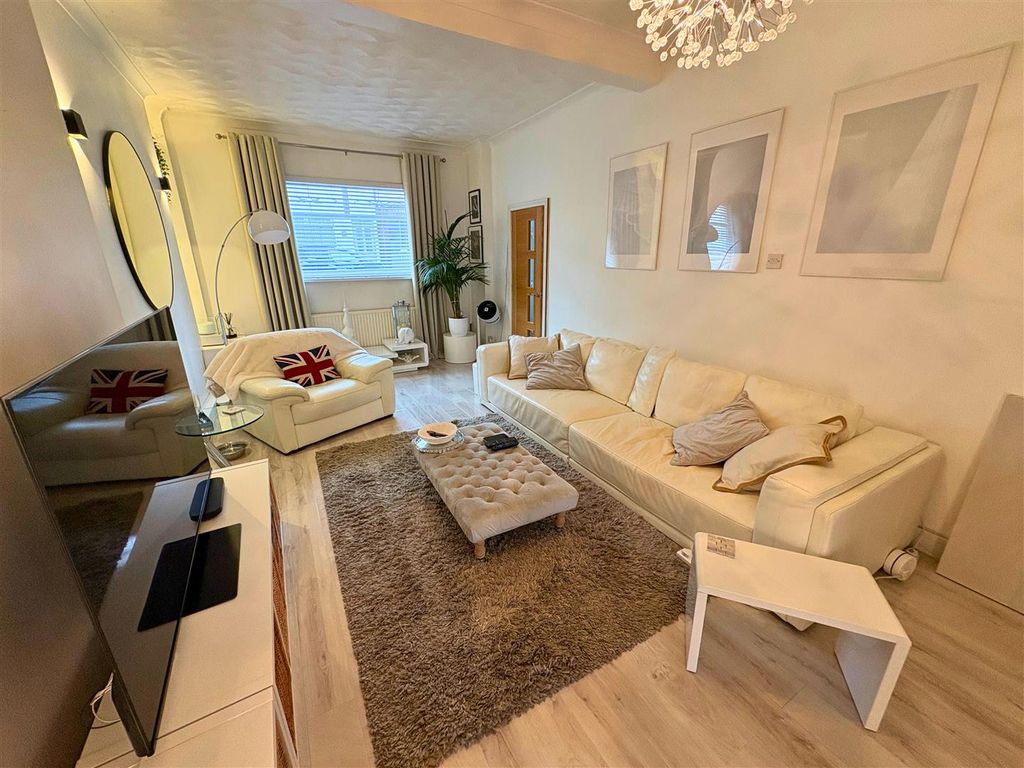 Property photo 1 of 21 Lounge c (Edit).Jpg