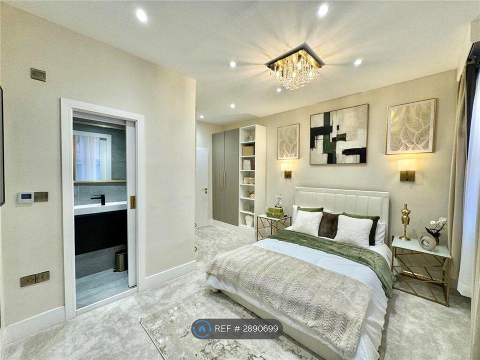 Property photo 1 of 11 Main Double Bedroom