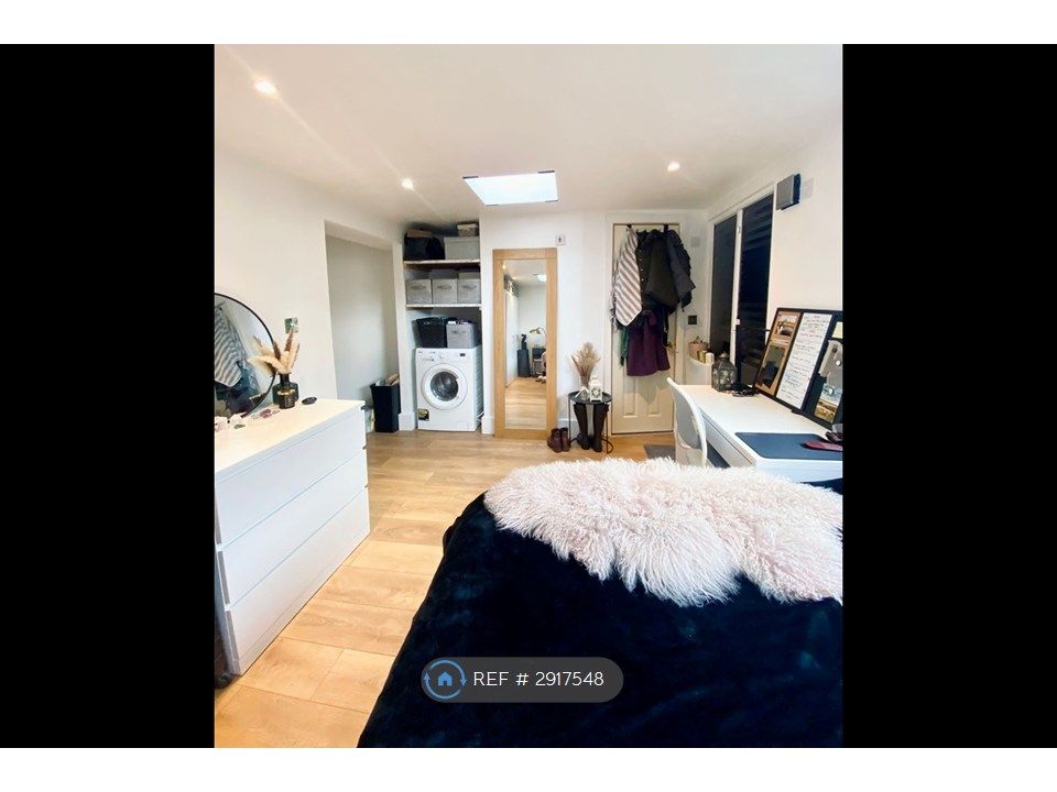 Property photo 2 of 7 Studio
