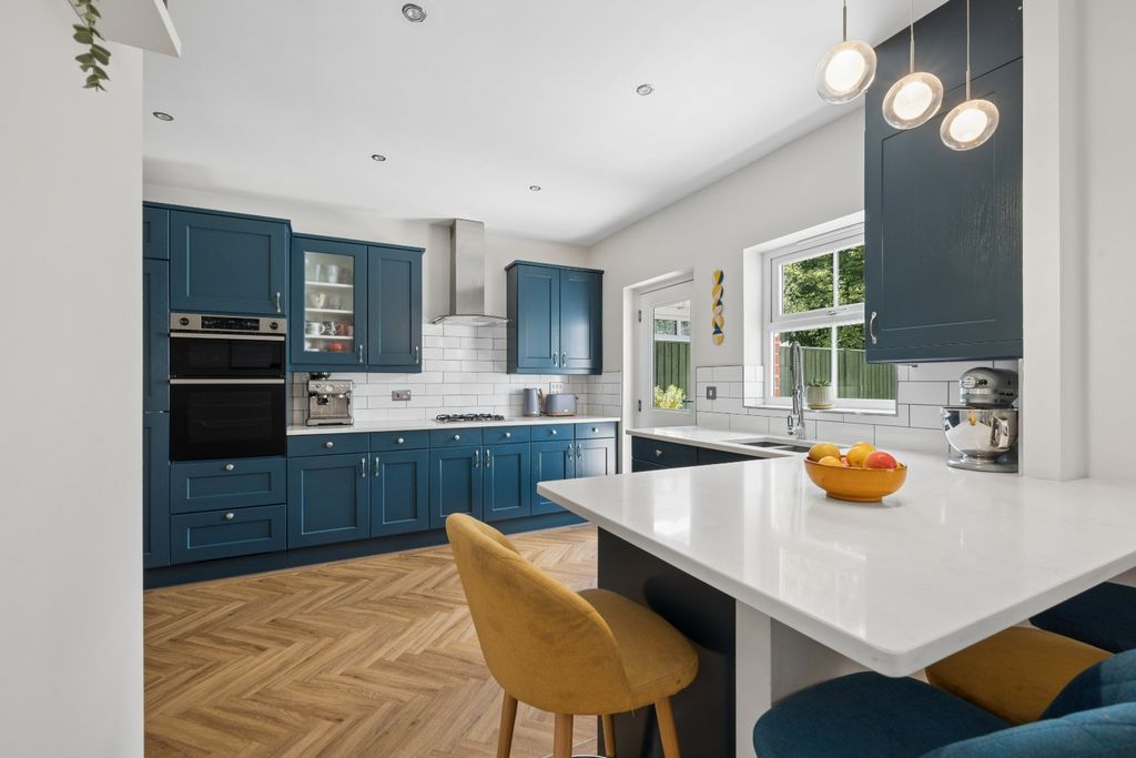 Property photo 2 of 32 5187693