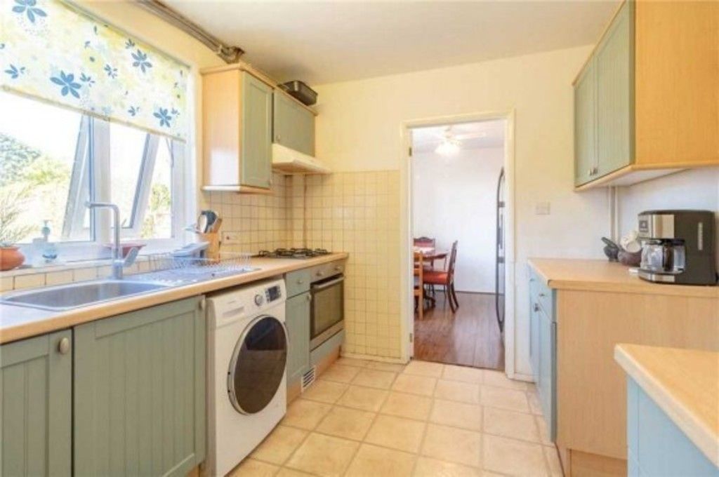 Property photo 2 of 17 Fitted Kitchen