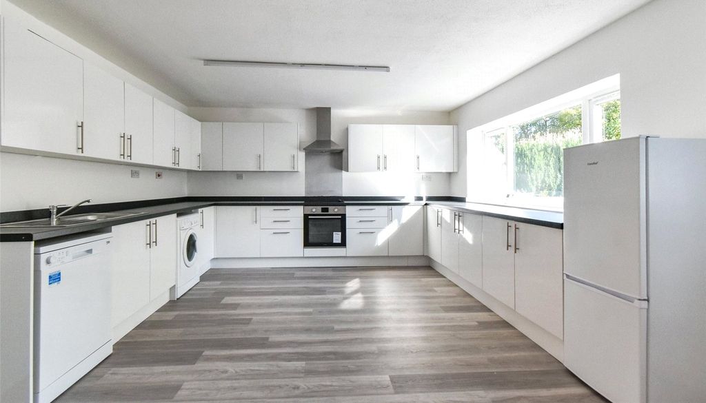 Property photo 2 of 12 Picture No. 16