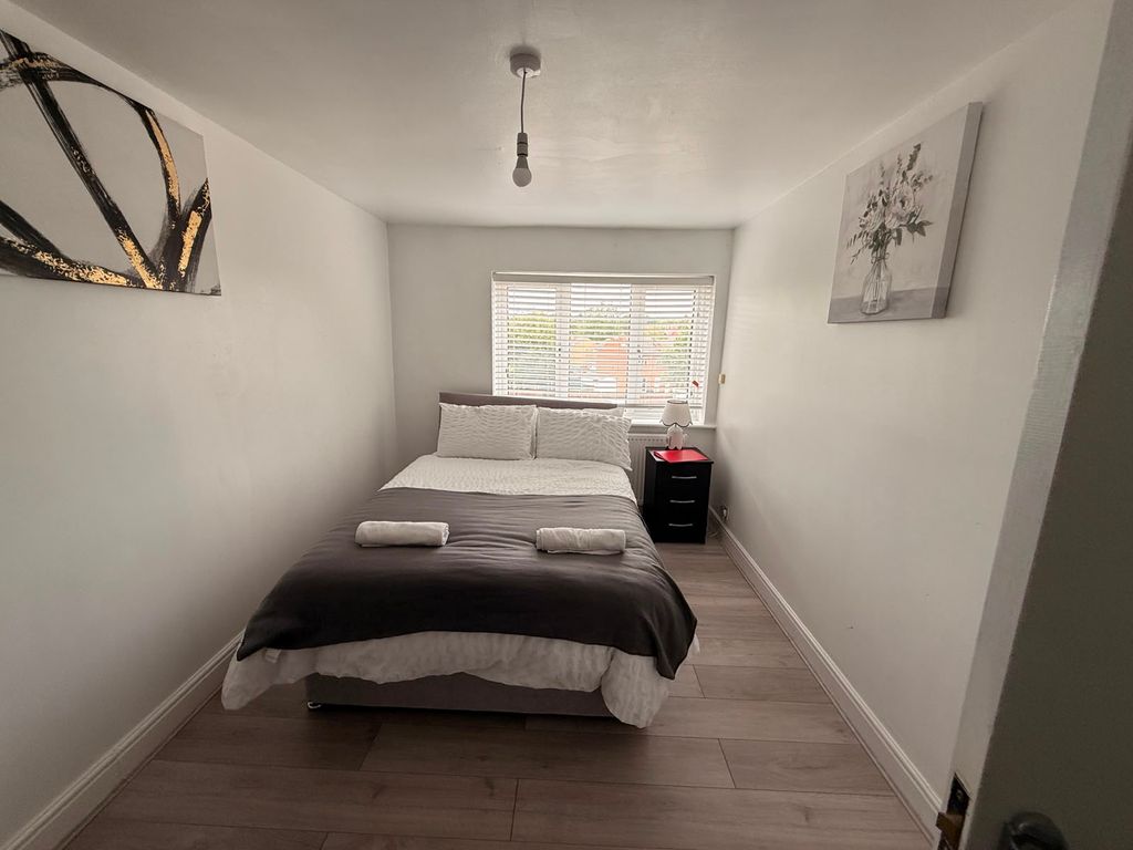 Property photo 3 of 15 Double Bedroom 1