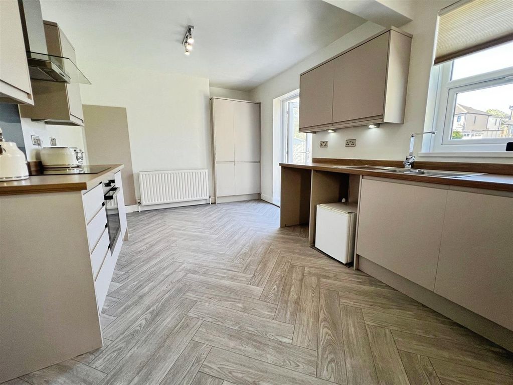 Property photo 3 of 23 Dining Kitchen