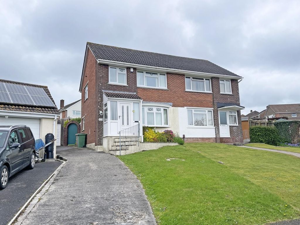 Property photo 1 of 23 Highclere Gardens 17 - Front.Jpg