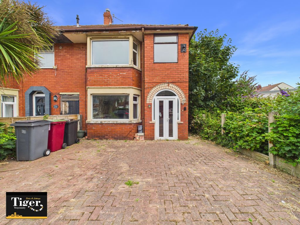 Property photo 1 of 12 Cam01931G0-Pr0389-Still012