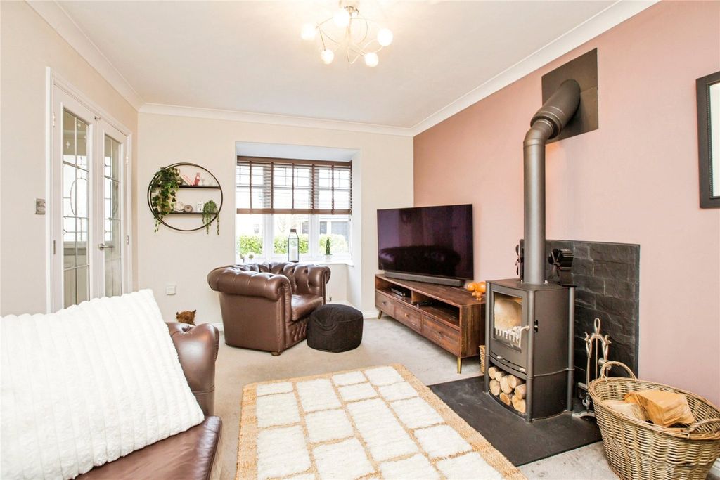 Property photo 2 of 28 Lounge