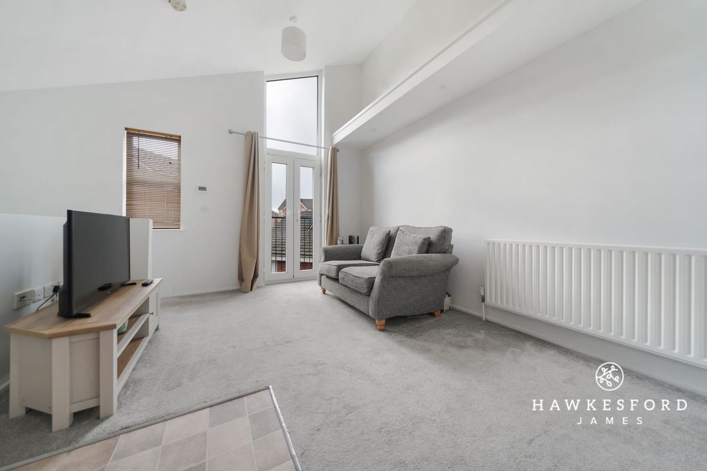 Property photo 2 of 9 Onyx Drive, Sittingbourne - Lounge