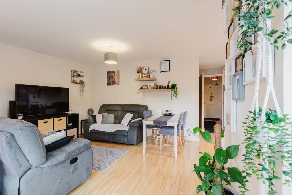 Property photo 1 of 35 Tw14 8Dr - High Res-37.Jpg