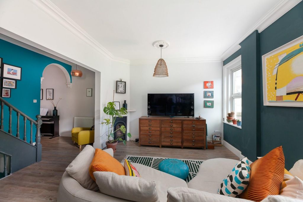 Property photo 2 of 26 11 Prior Park Road-27.Jpg