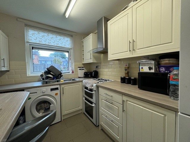 Property photo 1 of 4 Kitchen