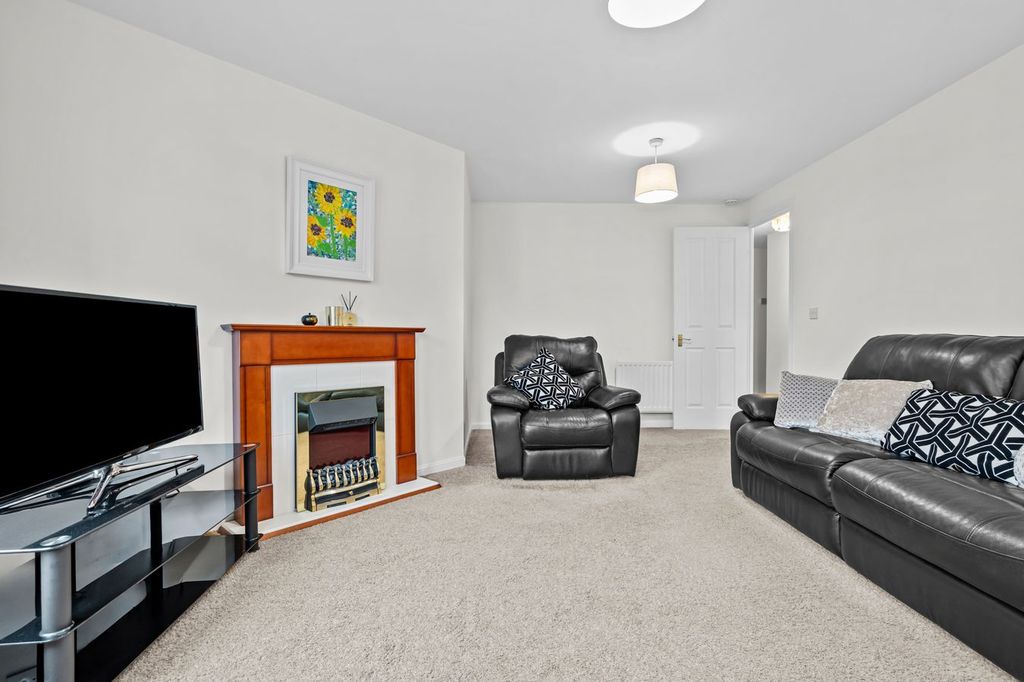 Property photo 3 of 21