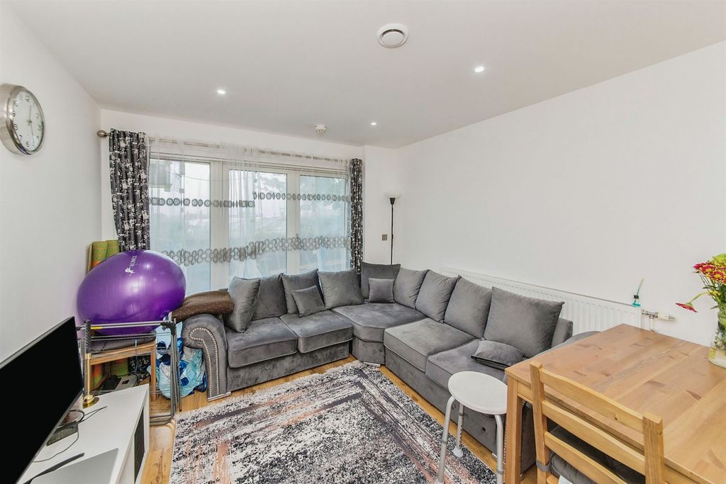 Property photo 1 of 10