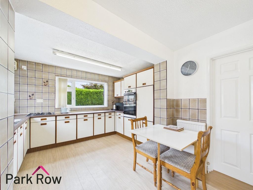 Property photo 2 of 25 Kitchen