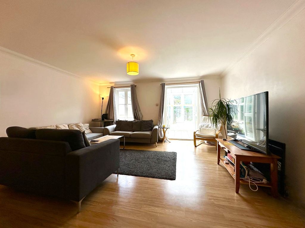Property photo 3 of 21