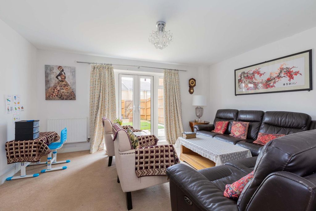 Property photo 3 of 18 Living Room