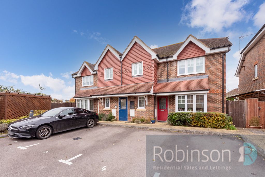 Property photo 1 of 9 4 Willow Close-2
