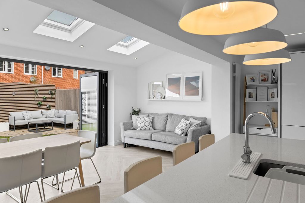 Property photo 2 of 45