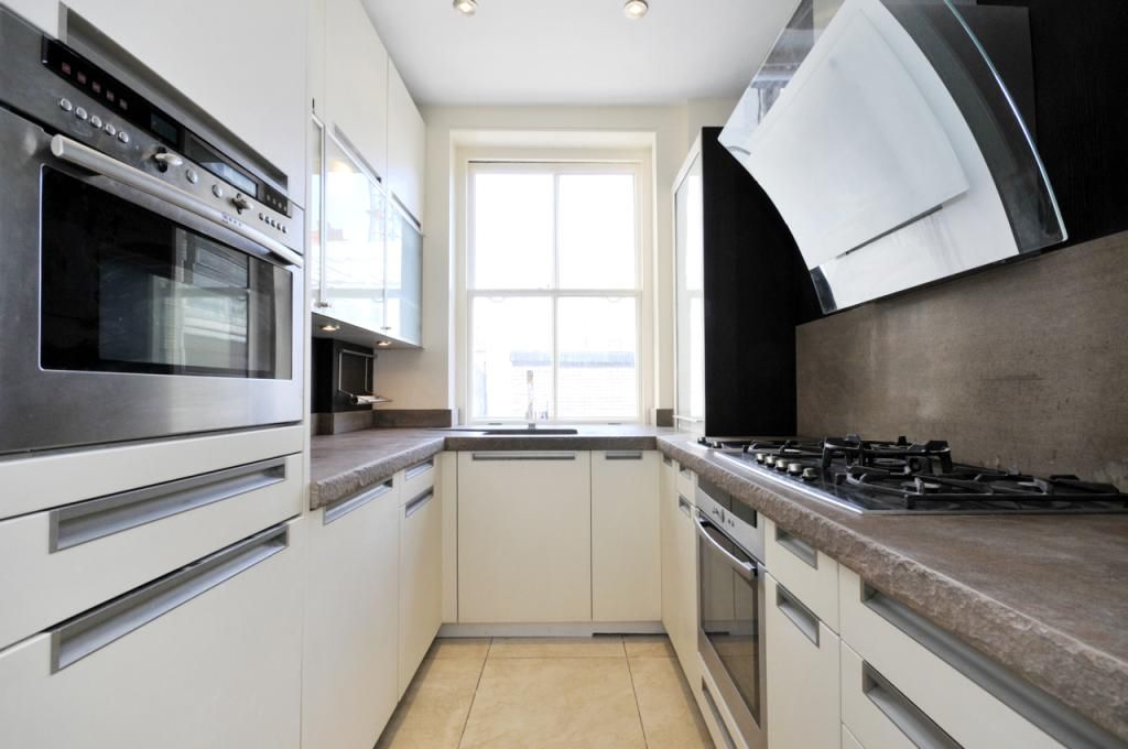 Property photo 2 of 7 Kitchen