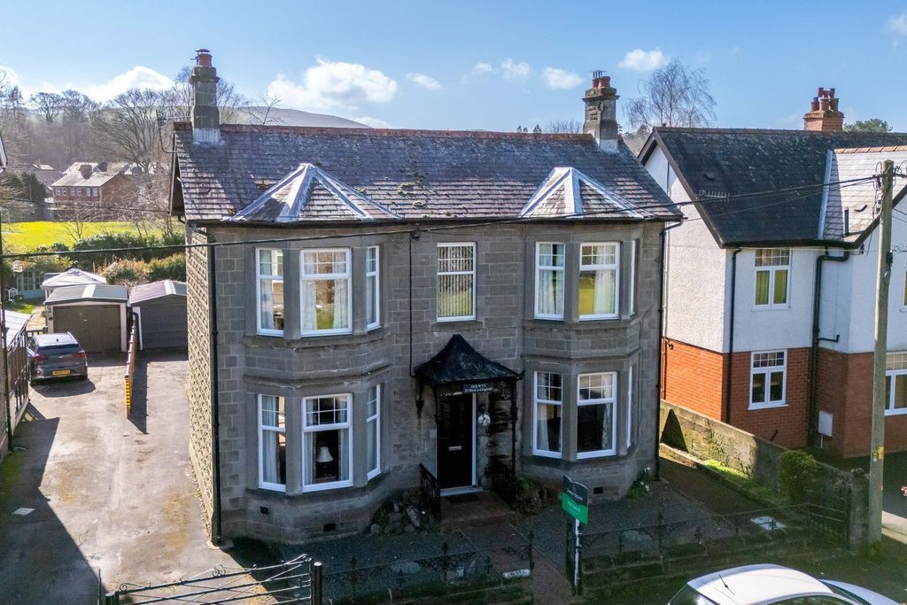 Property photo 1 of 52