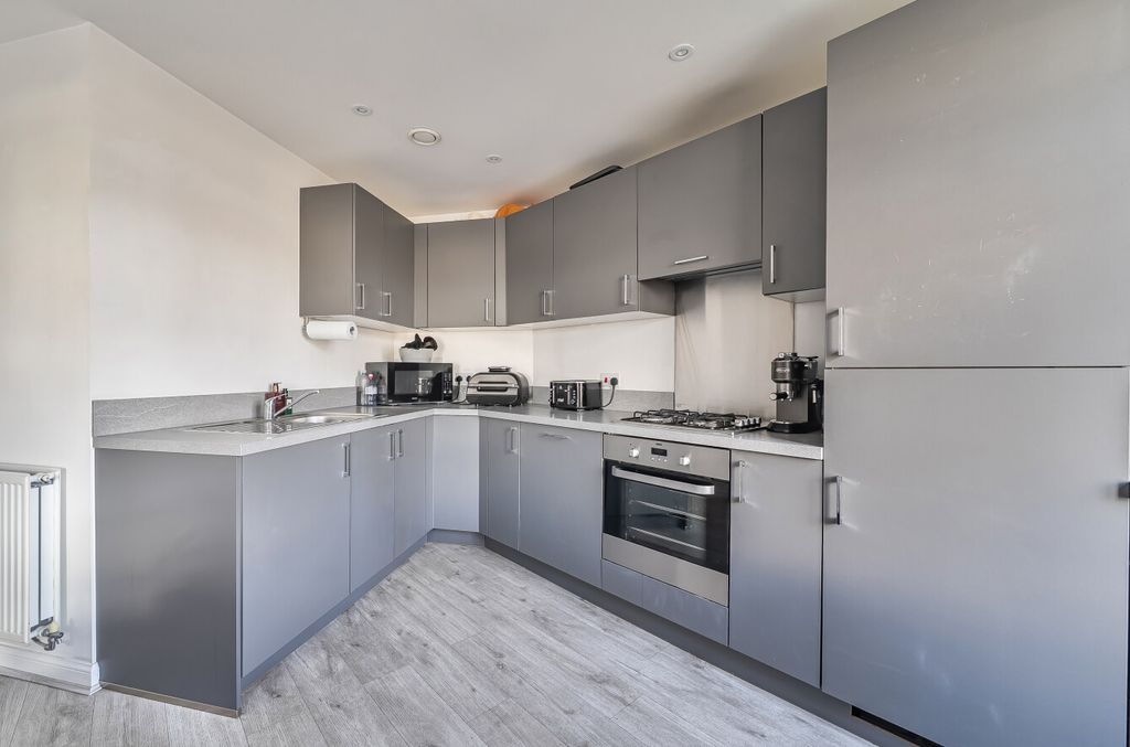 Property photo 2 of 11 1405976-12-697A4A...