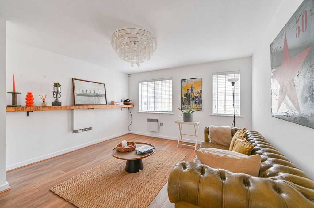 Property photo 2 of 19