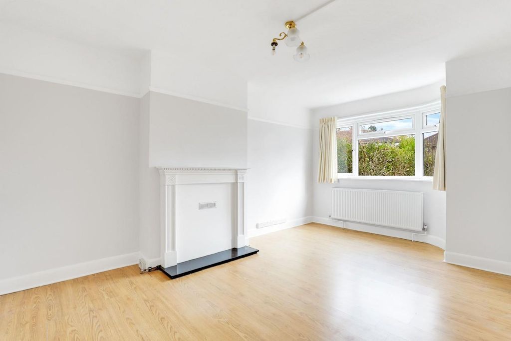 Property photo 3 of 12 10-79B3Jhpropworld - 82 Meadowview Road - 2-Medium