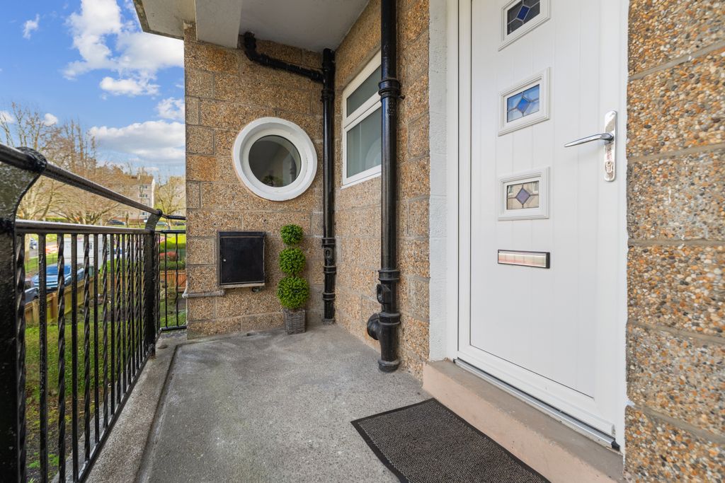 Property photo 2 of 41