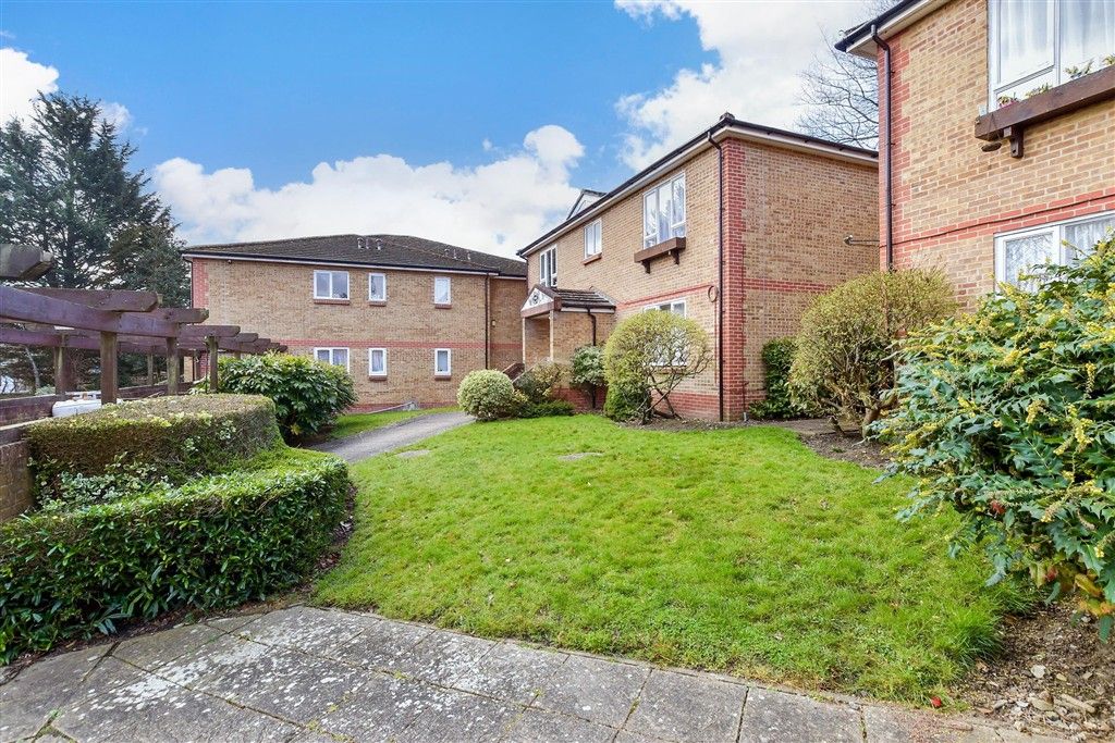 Property photo 3 of 10 Communal Gardens