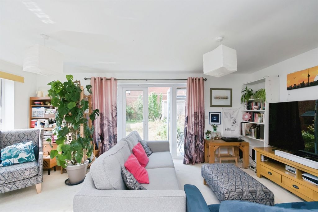 Property photo 2 of 18