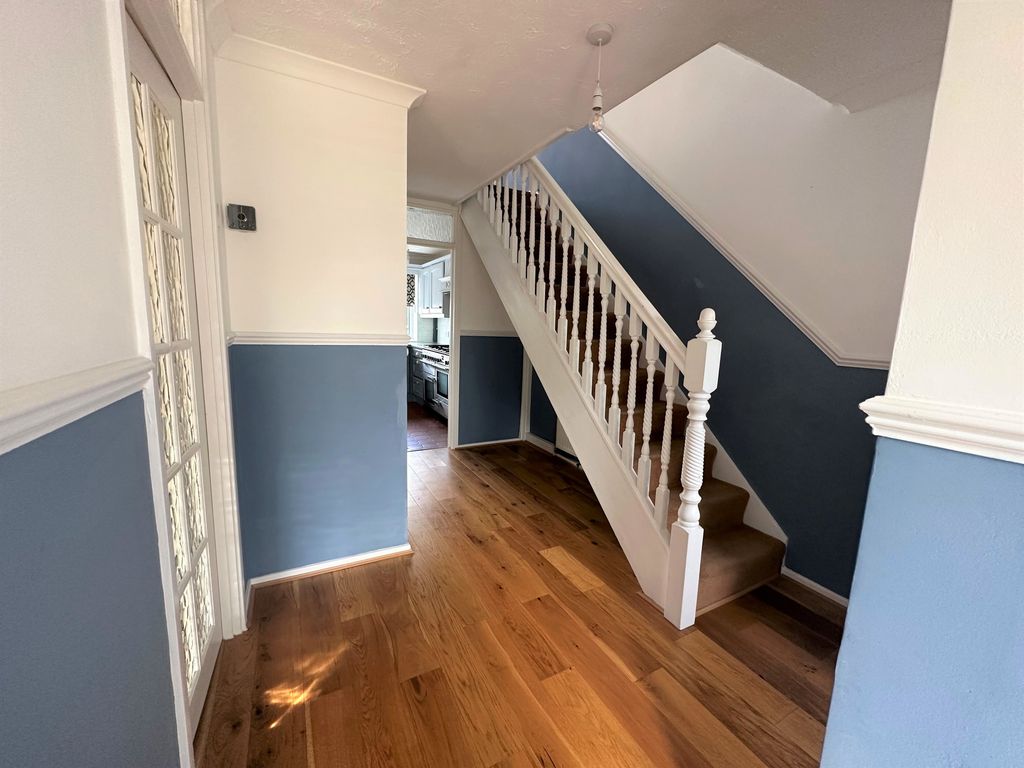 Property photo 2 of 13 Hallway