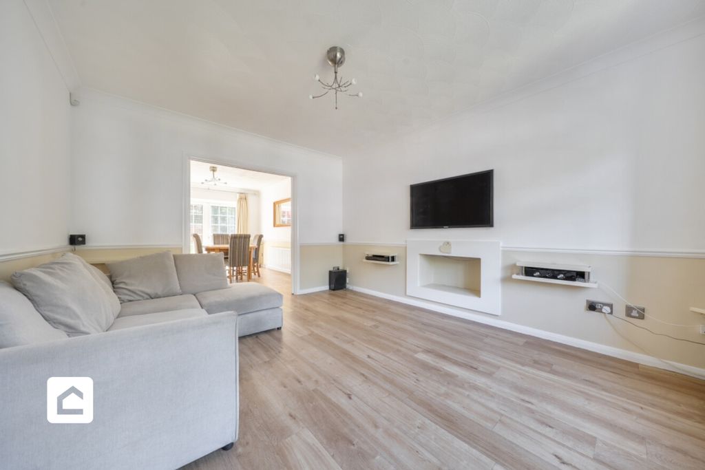 Property photo 3 of 21 2