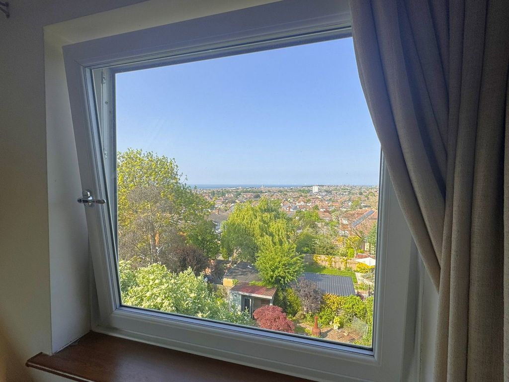 Property photo 2 of 27