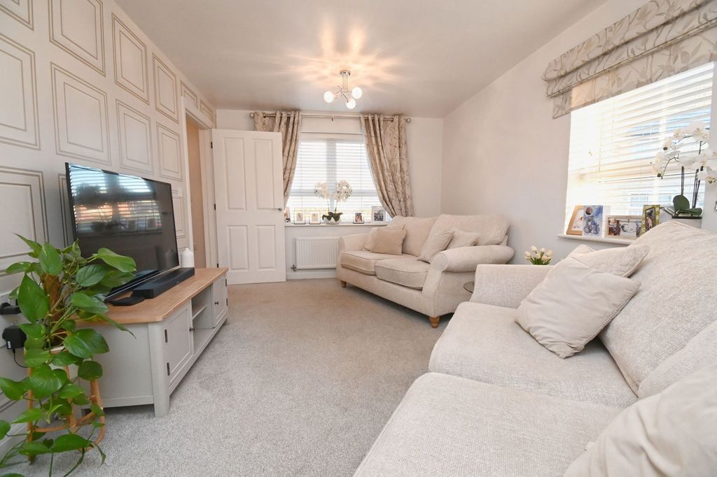 Property photo 3 of 21