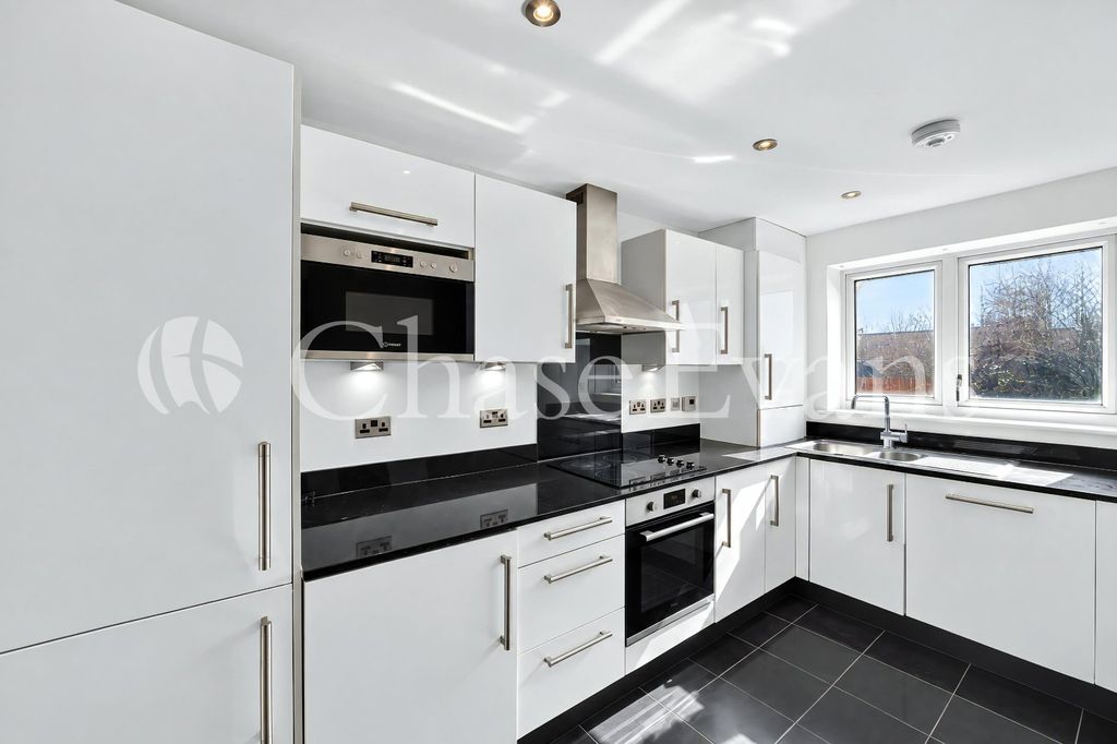 Property photo 3 of 16 Kitchen