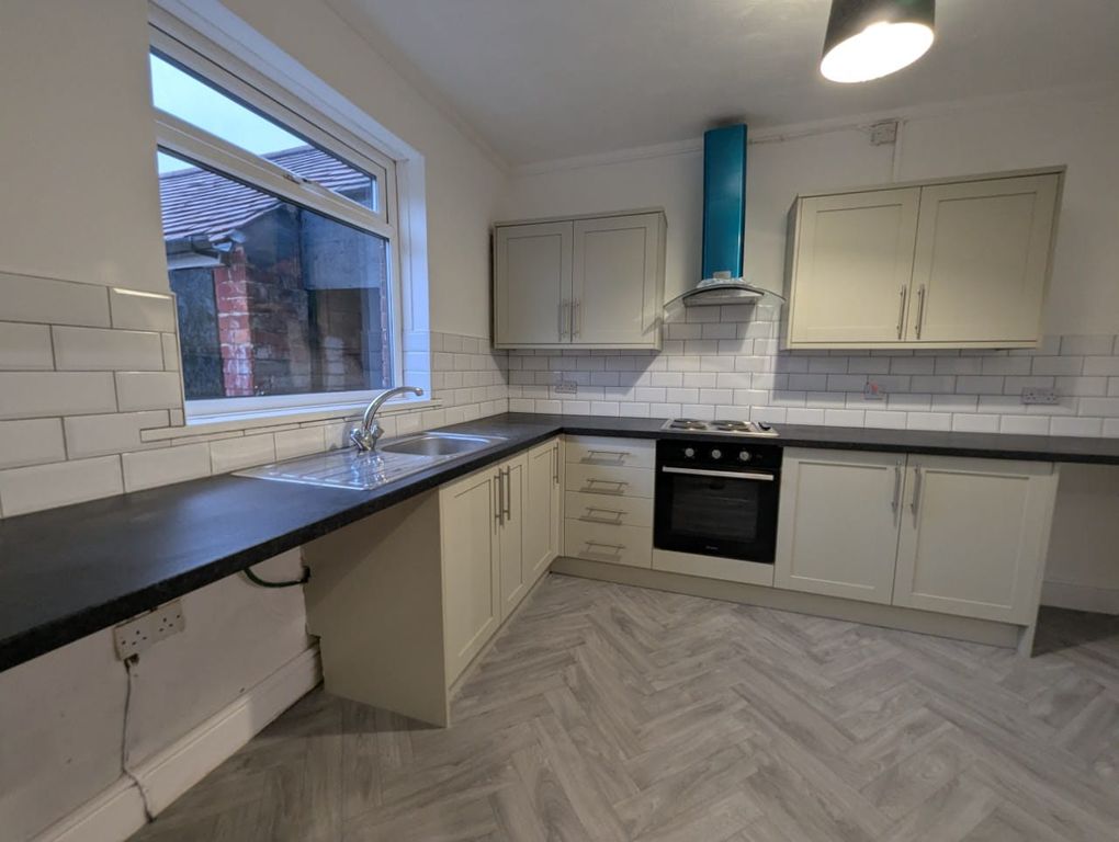 Property photo 3 of 9 Kitchen