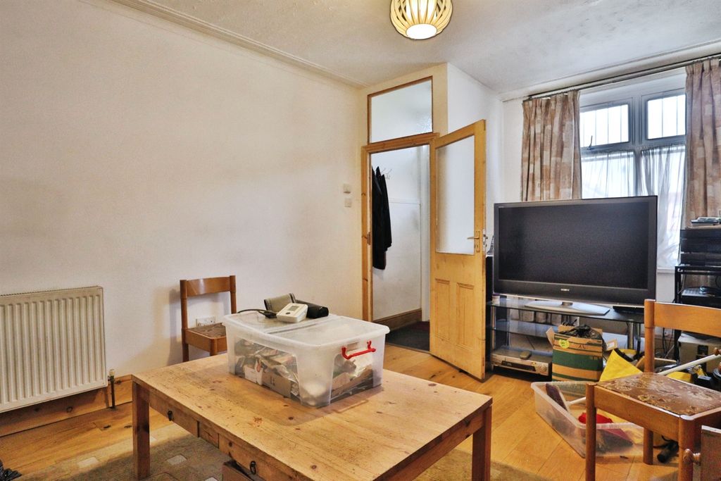 Property photo 3 of 8