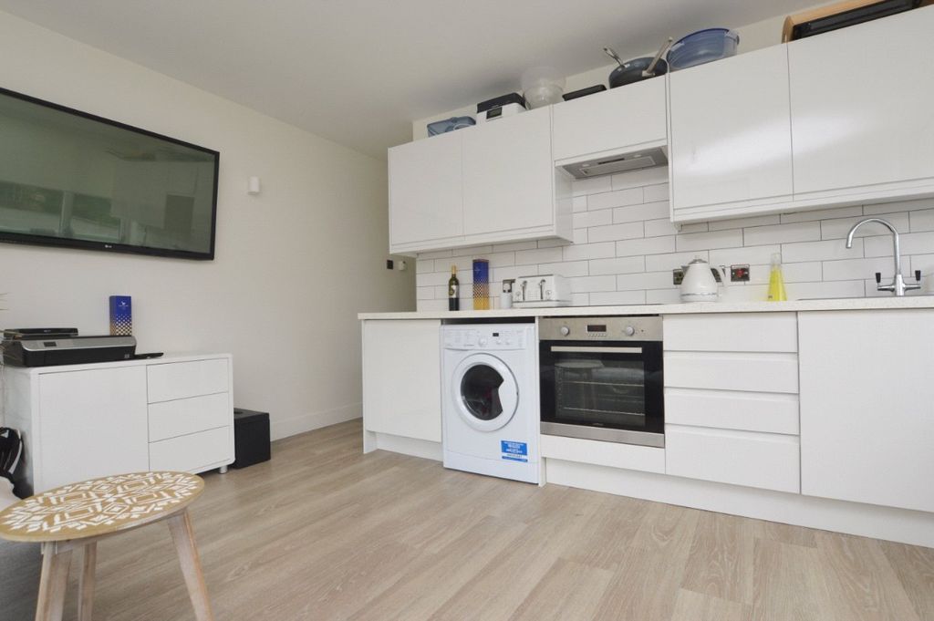 Property photo 2 of 9 Kitchen