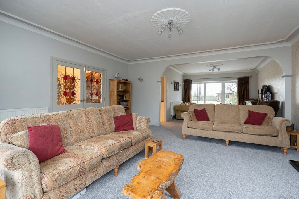 Property photo 2 of 28